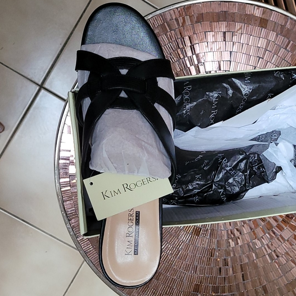 Womens shoes - Picture 2 of 4